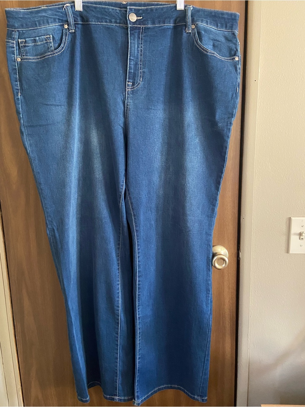 Avenue Wide Leg Jeans in Medium Blue Wash